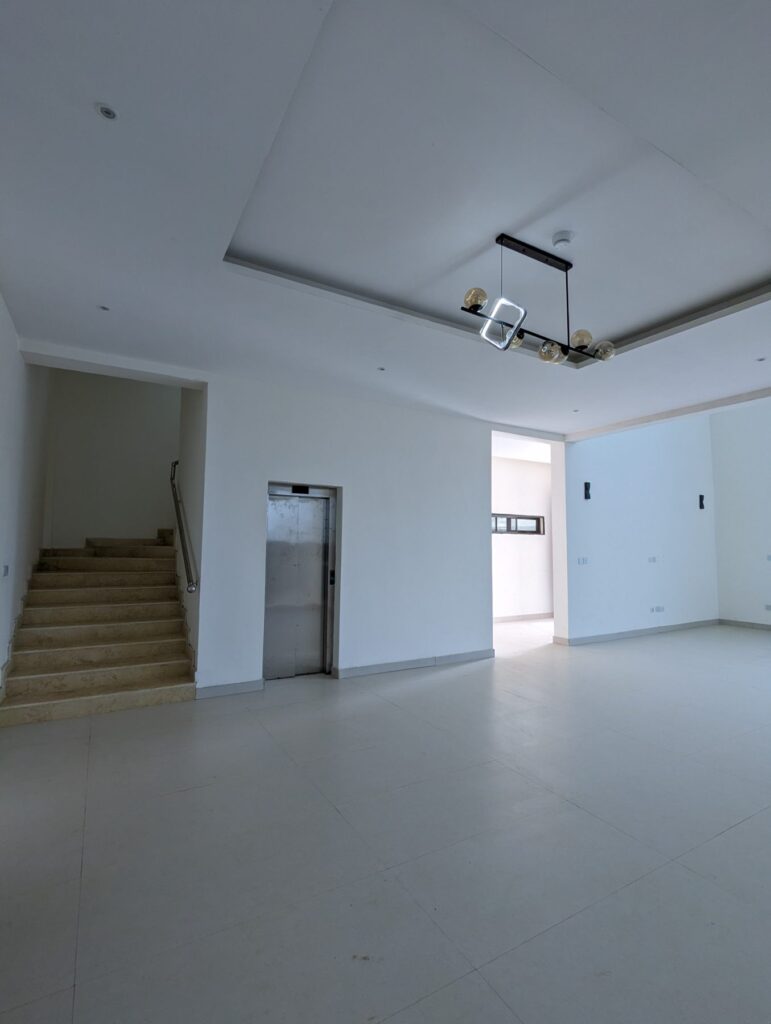Prestige at Hampton — Lobby and elevator